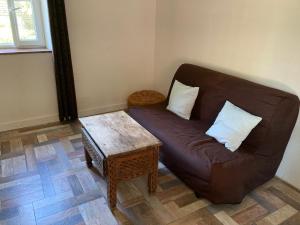 Chambre améliorée dans petite maisonnette, Au moulin du bonheur