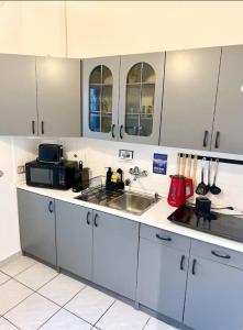 2BR Supercentral Apartment with Variable Beds by NW