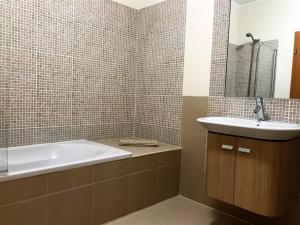 Terry - 2 Bed 2 Bath Ground Floor Apartment with Direct Access to the Communal Pool