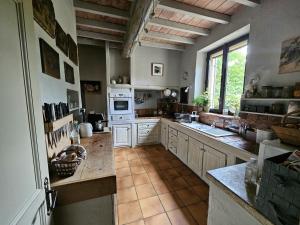 Maisons de vacances Superbe Mas Provencal avec piscine au pied de Gordes : photos des chambres