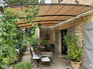Maisons de vacances Superbe Mas Provencal avec piscine au pied de Gordes : photos des chambres