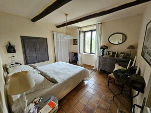 Maisons de vacances Superbe Mas Provencal avec piscine au pied de Gordes : photos des chambres