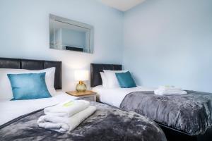 Progressive House 5 Bedrooms Inc Study with Sofabed, Garden, Smart TV in Every Bedroom FREE Parking