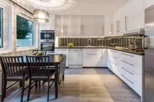 Trivelig familievennlig hus med inngjerdet hage - 奥斯陆