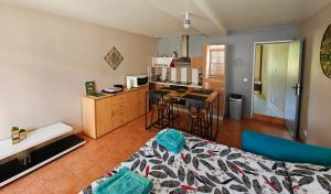 Maisons de vacances Maison de plain-pied avec un grand jardin : photos des chambres
