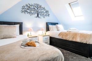 Progressive House 5 Bedrooms Inc Study with Sofabed, Garden, Smart TV in Every Bedroom FREE Parking