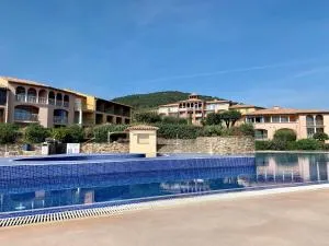 Appartement climatisé avec piscine et jardin à l'entrée du Golfe de St Tropez - La Garonnette-Plage