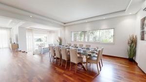 Villa 44- Superbe Villa Moderne 7 chambres, 2500m2, piscine, cinema, clim , meublee