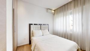 Villa 44- Superbe Villa Moderne 7 chambres, 2500m2, piscine, cinema, clim , meublee