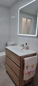 Habitacion Matrimonio a 100 m de la Playa de Poniente