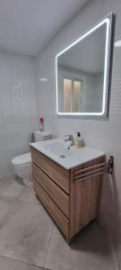 Habitacion Matrimonio a 100 m de la Playa de Poniente