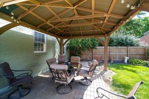 Antique Charm 3BR Gourmet Kitchen & Large Yard