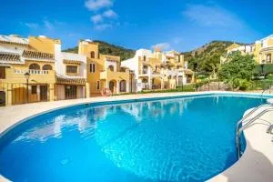Four Bedroom Townhouse With Communal Pool - La Unión