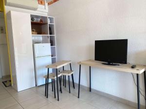 Agréable T2 climatisé avec Loggia, Parking, et Wifi à Balaruc-les-Bains - FR-1-553-250