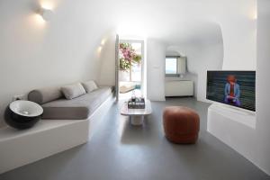 Elegant Santorini House 3 Bedroom Villa Caldera View-Outdoor Hot