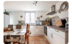 Maisons de vacances Villa provencale 10 mn des plages : photos des chambres