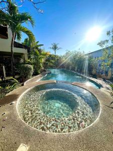 Stylish & Comfortable Condo with Balconies