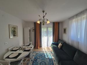 E&E Garden Breeze Apartment