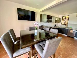 Modern Condo with a Rooftop Patio