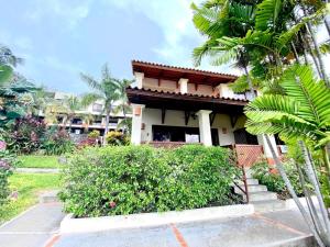 Modern Condo with a Rooftop Patio