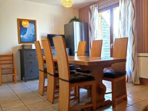 Chalets Chalet Mitoyen 7p avec Piscine, Sauna, Parking Gratuit et Proche Commerces - FR-1-504-67 : photos des chambres