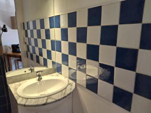 Appartements Studio cosy avec balcon, au centre de Brides-les-Bains, proche thermes et telecabine - FR-1-512-74 : photos des chambres