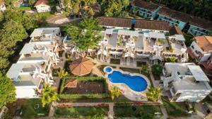 Sunny Tropical condo and rooftop terrace
