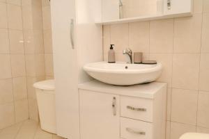 Kotes Home Beachfront Apartment 21