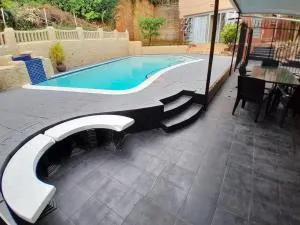 Nicolai Manor - Queensburgh