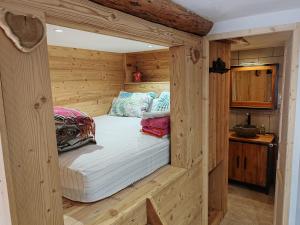 B&B / Chambres d'hotes La petite etoile d'hotes en Mercantour : Studio - Vue sur Montagne