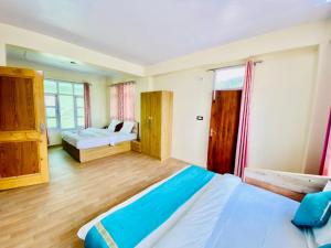 Stayenest Mashobra with balcony view