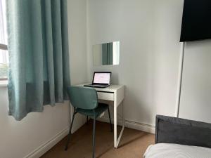 Central Birmingham Modern Apt