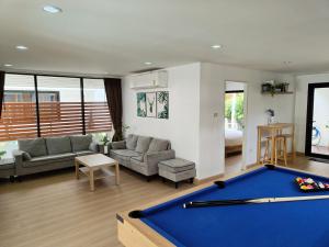 Merry house บ้านพักริมหาดบางแสน