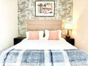 One Bedroom Apartment Wbalcony And City Views!