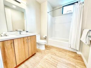 One Bedroom Apartment wBalcony and City Views!