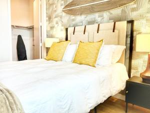 San Diego Skyline - Downtown Apartment