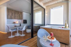 Amare Penthouse with Hot Tub Facing the Sea