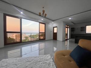 Penthouse Livin- Stunning Lux Design & Ocean Views