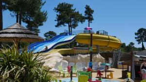 Campings Mobil Home 10 personnes Camping la Tremblade Emplacement 074 : photos des chambres