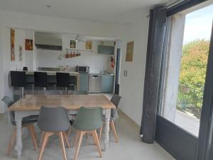 Maison individuelle plein centre avec jardin ,au pied du Mont Ventoux