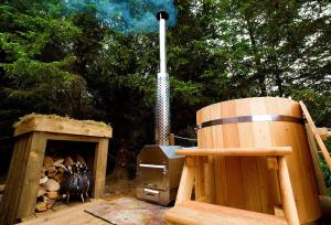 Otter - Eco Bothy with Hot Tub