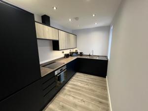 Queen Apartment - En-Suites - High Spec - 7 Guests