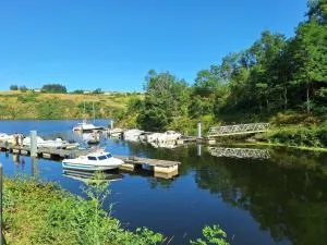 Maison de village médiéval surplombant les méandres de la loire - Bully