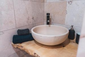 NORMALT- luxurious stay