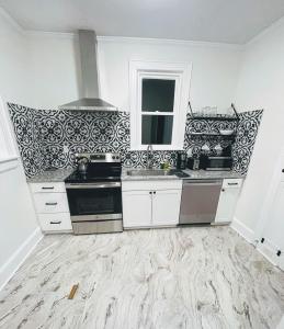 Renovated 1 bedroom in Forest Hills - B