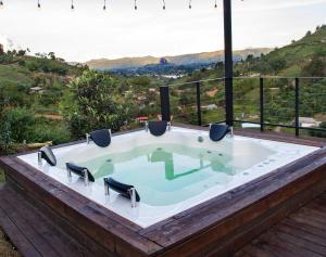 Hermosa finca con vista a la piedra y embalse de Guatapé, con jacuzzi y piscina