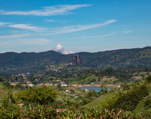 Hermosa finca con vista a la piedra y embalse de Guatapé, con jacuzzi y piscina