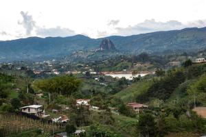 Hermosa finca con vista a la piedra y embalse de Guatapé, con jacuzzi y piscina