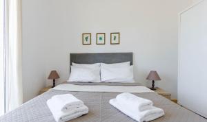 Spacious seaview apartment in Heraklion