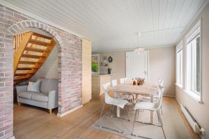 Beautiful Beach line Cabin with sauna near Pulpit Rock